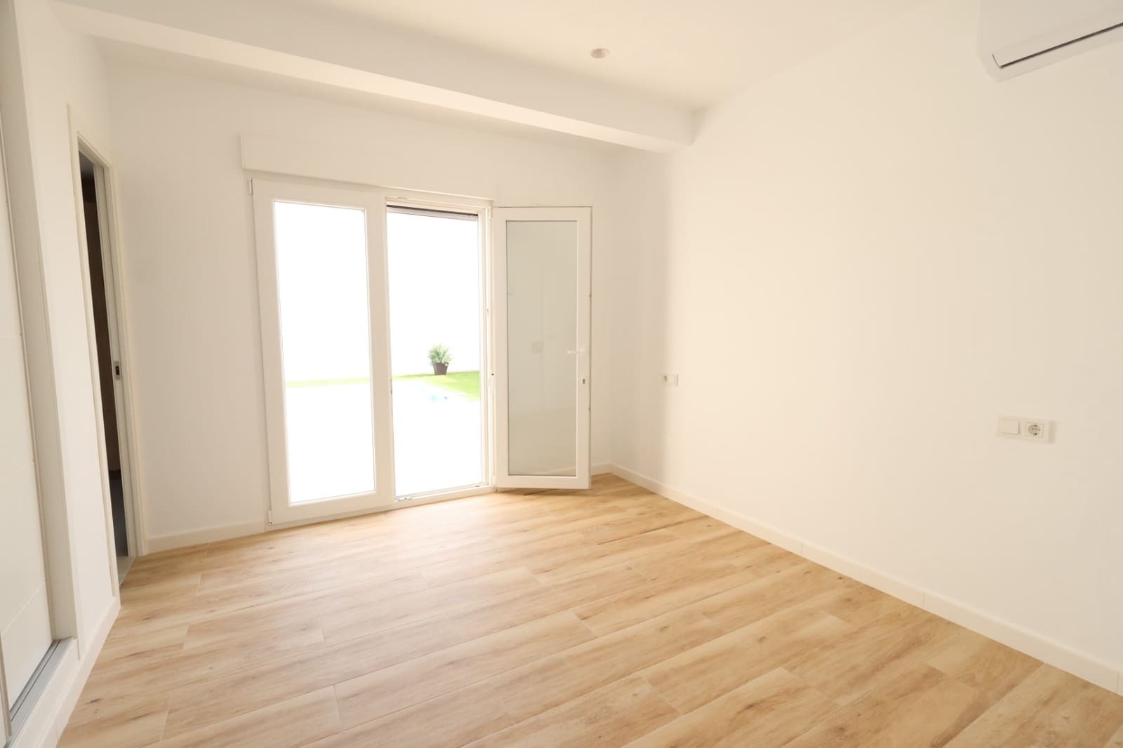 3 bedroom Villa for sale in Torrevieja with pool - € 359,000 (Ref: 9404163)