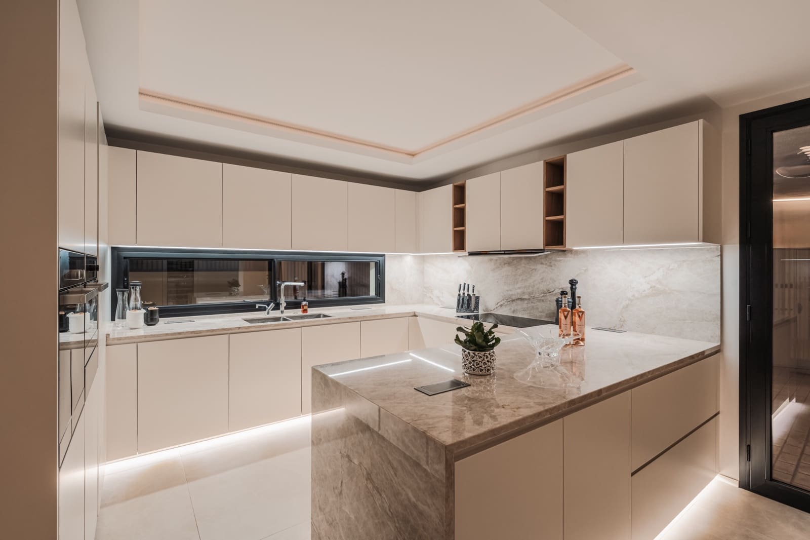 4 makuuhuone Huvila myytävänä paikassa Marbella mukana uima-altaan - 3 500 000 € (Ref: 9404170)