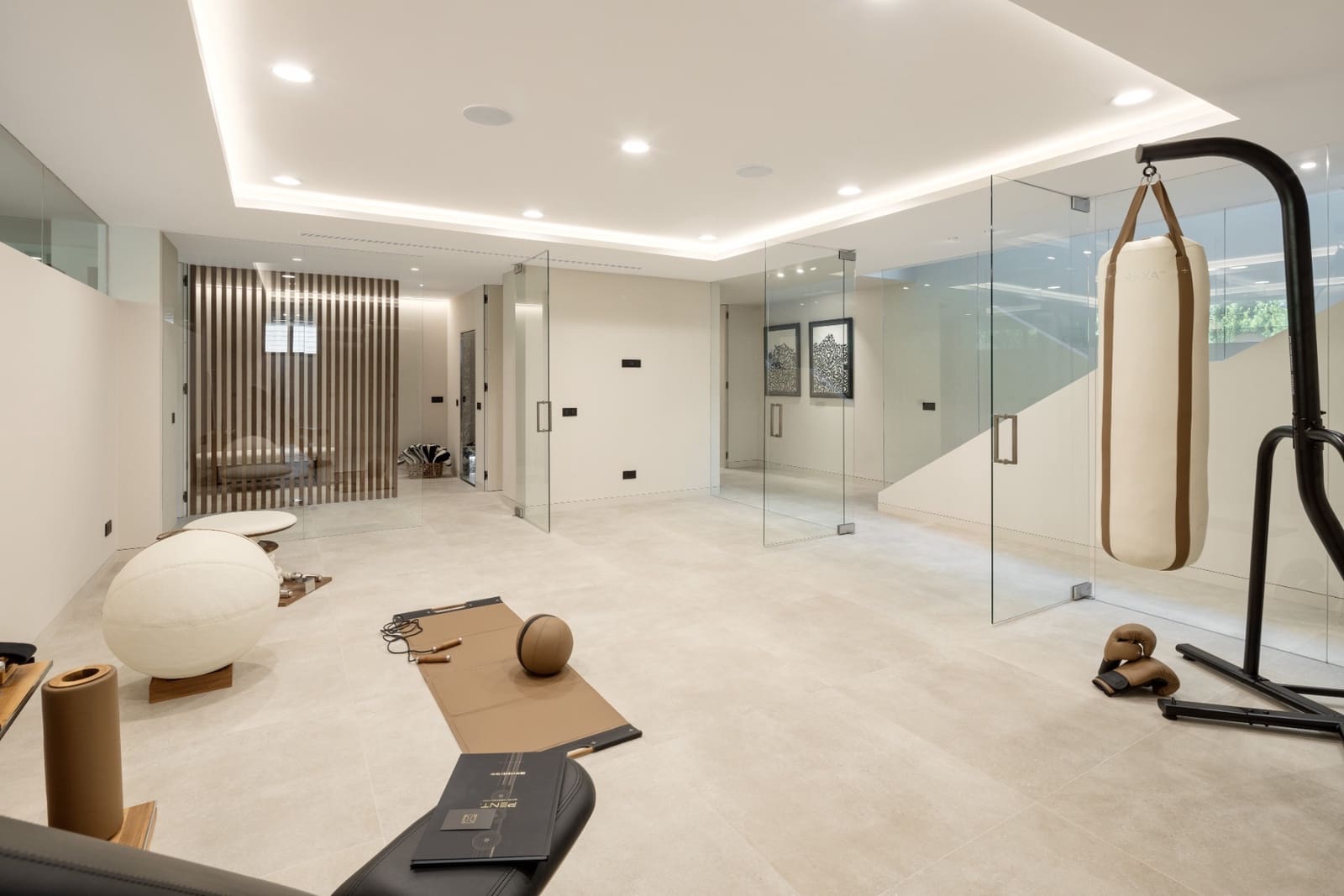 6 bedroom Villa for sale in Marbella with pool - € 4,375,000 (Ref: 9404172)