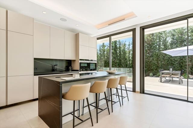 Chalet de 4 habitaciones en Los Naranjos, Marbella en venta con piscina - 4.495.000 € (Ref: 9404175)