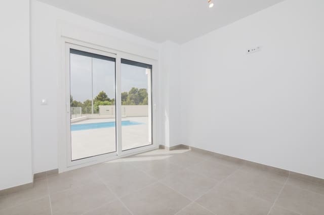 Huvila myytävänä paikassa Polop mukana uima-altaan - 500 000 € (Ref: 9404195)