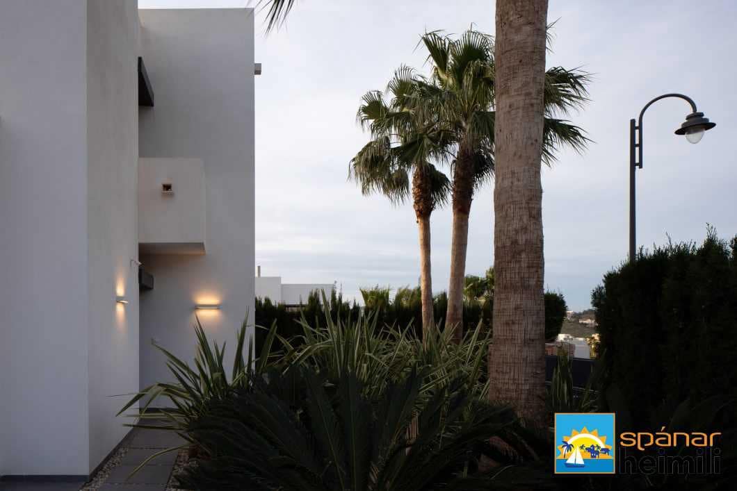 2 bedroom Villa for sale in La Manga Club with pool - € 700,000 (Ref: 9404198)