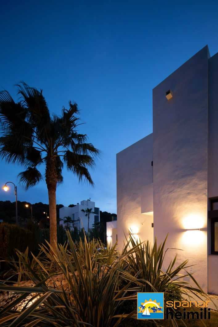 2 bedroom Villa for sale in La Manga Club with pool - € 700,000 (Ref: 9404198)