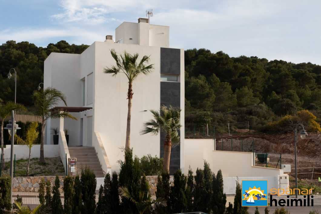 2 bedroom Villa for sale in La Manga Club with pool - € 700,000 (Ref: 9404198)