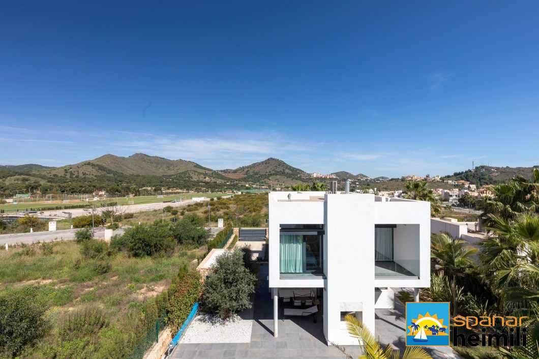 2 bedroom Villa for sale in La Manga Club with pool - € 700,000 (Ref: 9404198)