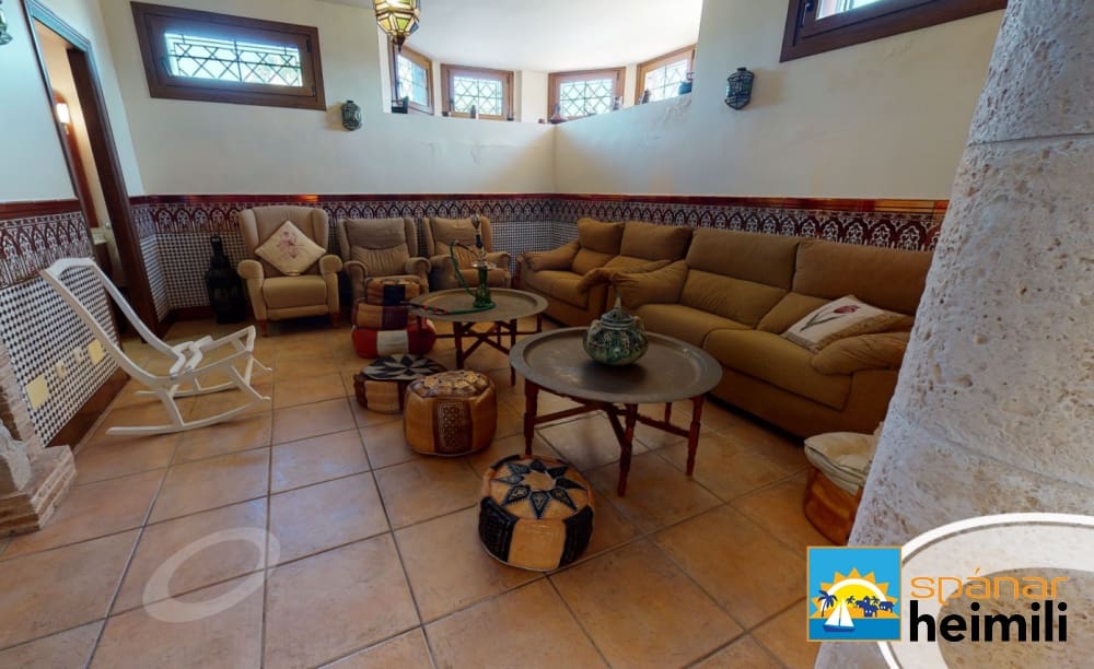 6 bedroom Villa for sale in Alicante / Alacant city with pool - € 980,000 (Ref: 9404214)