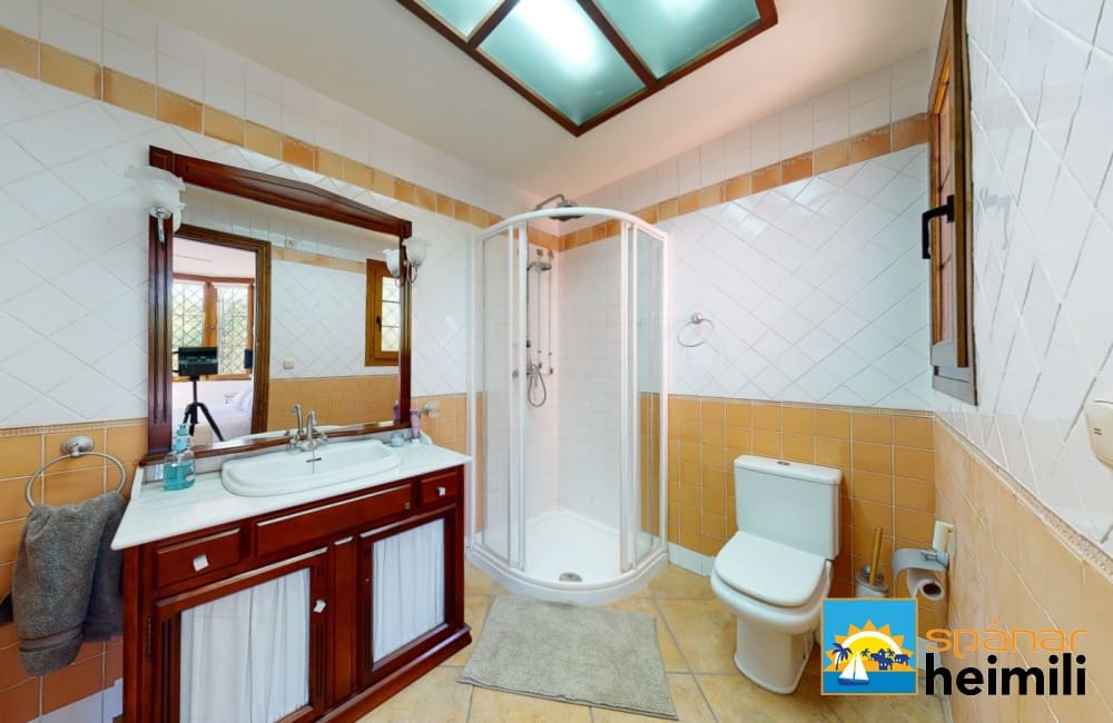 6 bedroom Villa for sale in Alicante / Alacant city with pool - € 980,000 (Ref: 9404214)