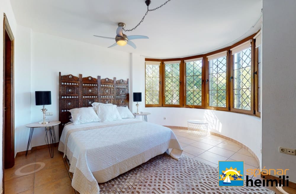 6 bedroom Villa for sale in Alicante / Alacant city with pool - € 980,000 (Ref: 9404214)