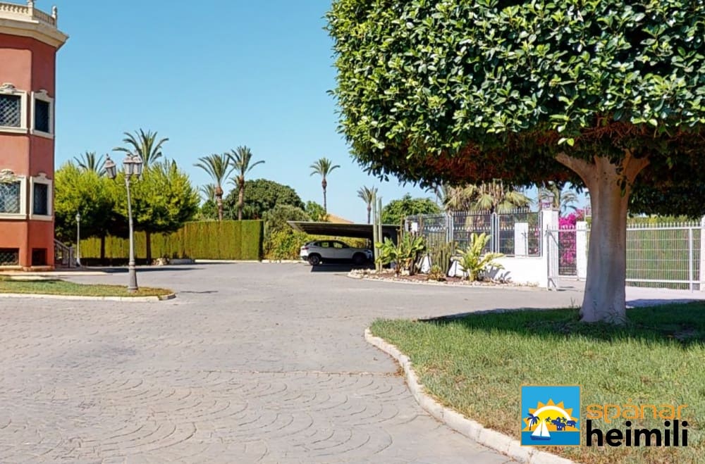 6 bedroom Villa for sale in Alicante / Alacant city with pool - € 980,000 (Ref: 9404214)