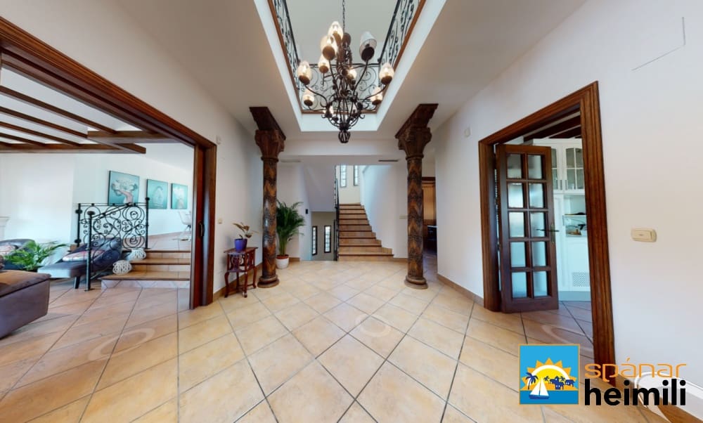 6 bedroom Villa for sale in Alicante / Alacant city with pool - € 980,000 (Ref: 9404214)