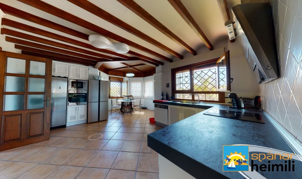 6 bedroom Villa for sale in Alicante / Alacant city with pool - € 980,000 (Ref: 9404214)