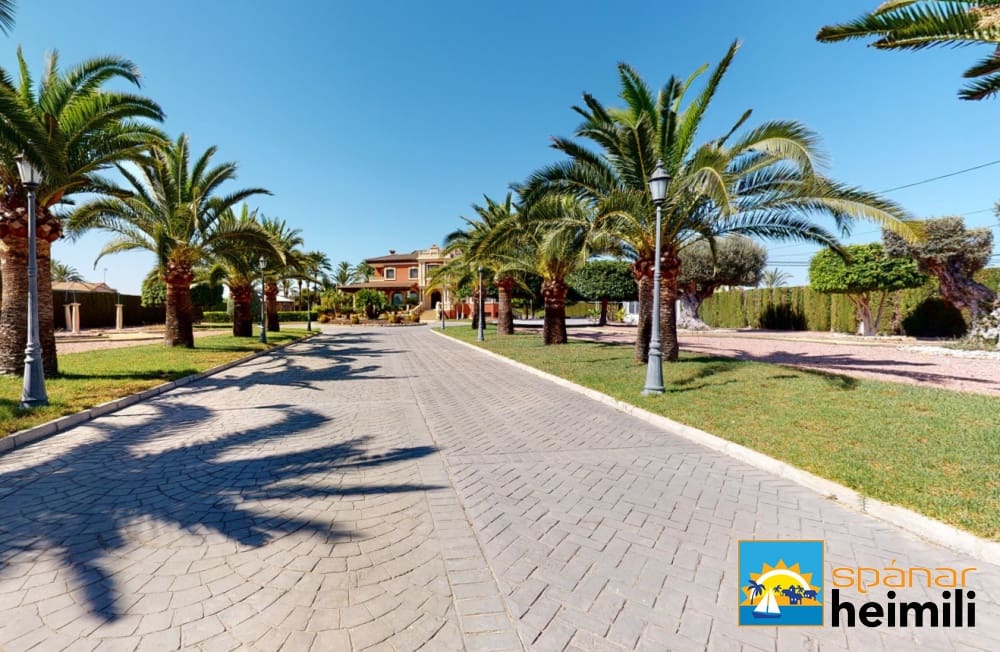 6 bedroom Villa for sale in Alicante / Alacant city with pool - € 980,000 (Ref: 9404214)