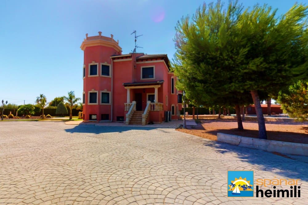 6 bedroom Villa for sale in Alicante / Alacant city with pool - € 980,000 (Ref: 9404214)