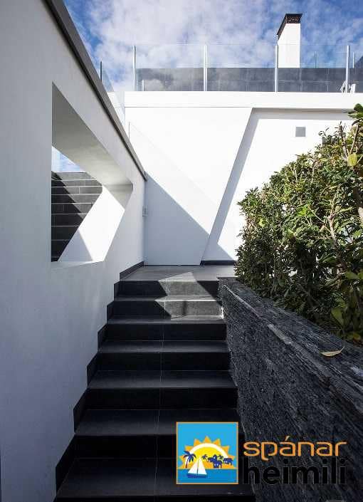 3 bedroom Villa for sale in Playa Flamenca with pool - € 2,500,000 (Ref: 9404216)