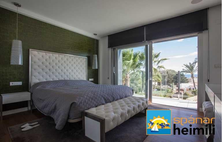 3 bedroom Villa for sale in Playa Flamenca with pool - € 2,500,000 (Ref: 9404216)