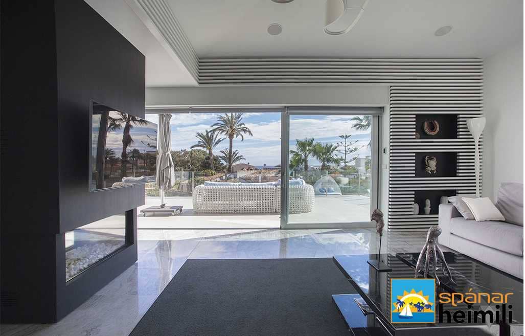 3 bedroom Villa for sale in Playa Flamenca with pool - € 2,500,000 (Ref: 9404216)