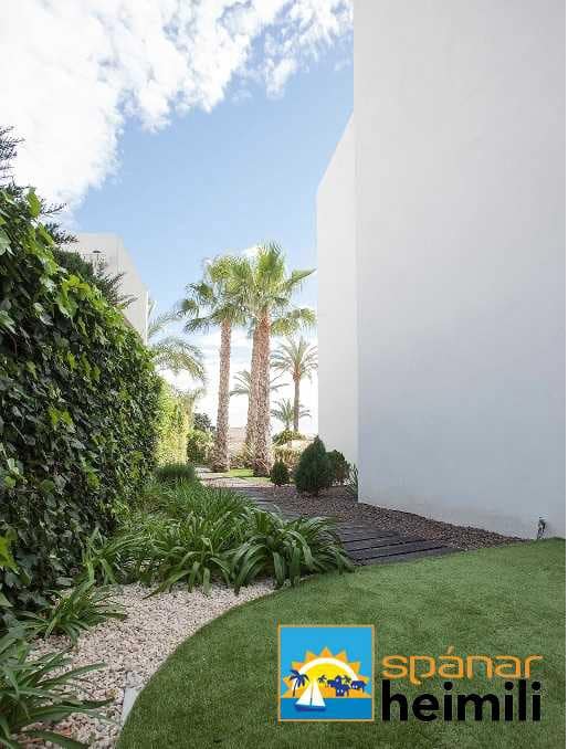 3 bedroom Villa for sale in Playa Flamenca with pool - € 2,500,000 (Ref: 9404216)