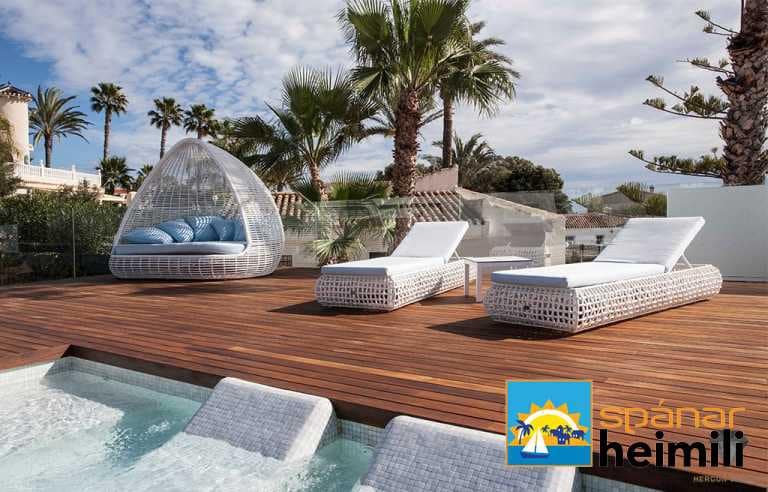 3 bedroom Villa for sale in Playa Flamenca with pool - € 2,500,000 (Ref: 9404216)