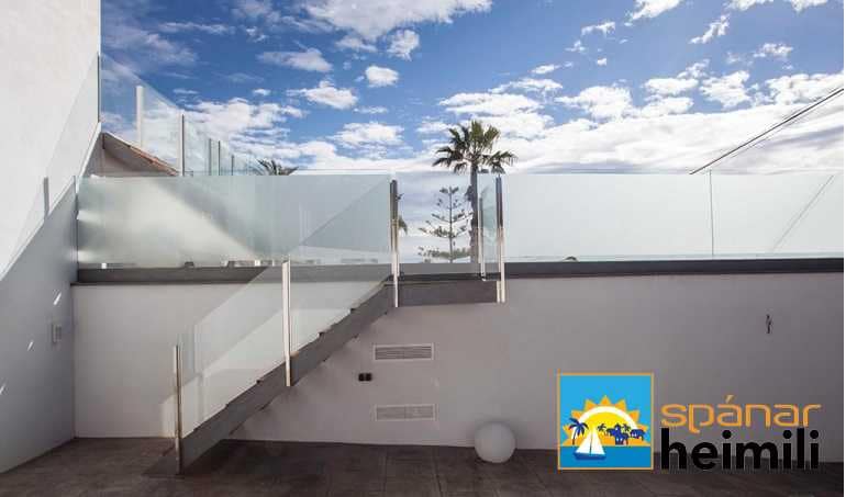 3 bedroom Villa for sale in Playa Flamenca with pool - € 2,500,000 (Ref: 9404216)