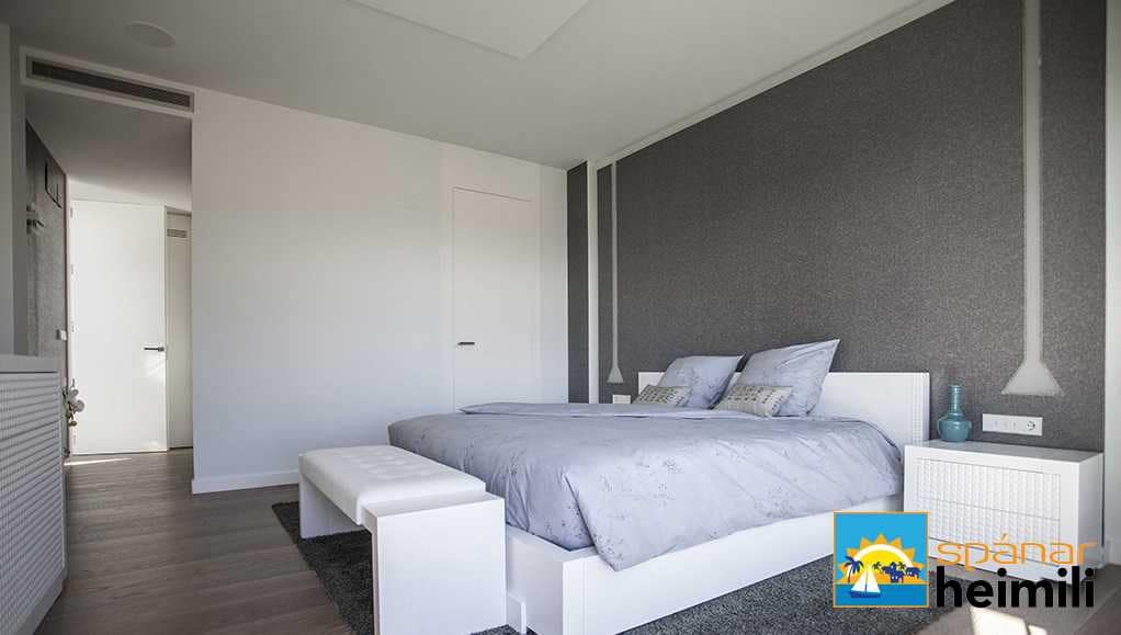 3 bedroom Villa for sale in Playa Flamenca with pool - € 2,500,000 (Ref: 9404216)