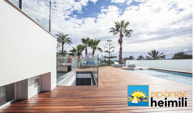 3 bedroom Villa for sale in Playa Flamenca with pool - € 2,500,000 (Ref: 9404216)