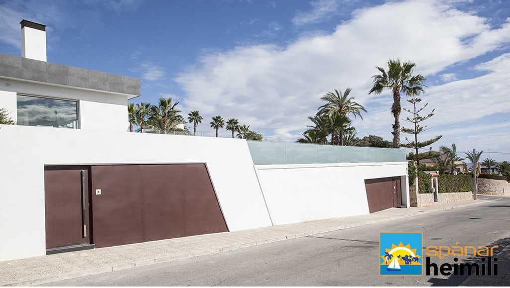 3 bedroom Villa for sale in Playa Flamenca with pool - € 2,500,000 (Ref: 9404216)