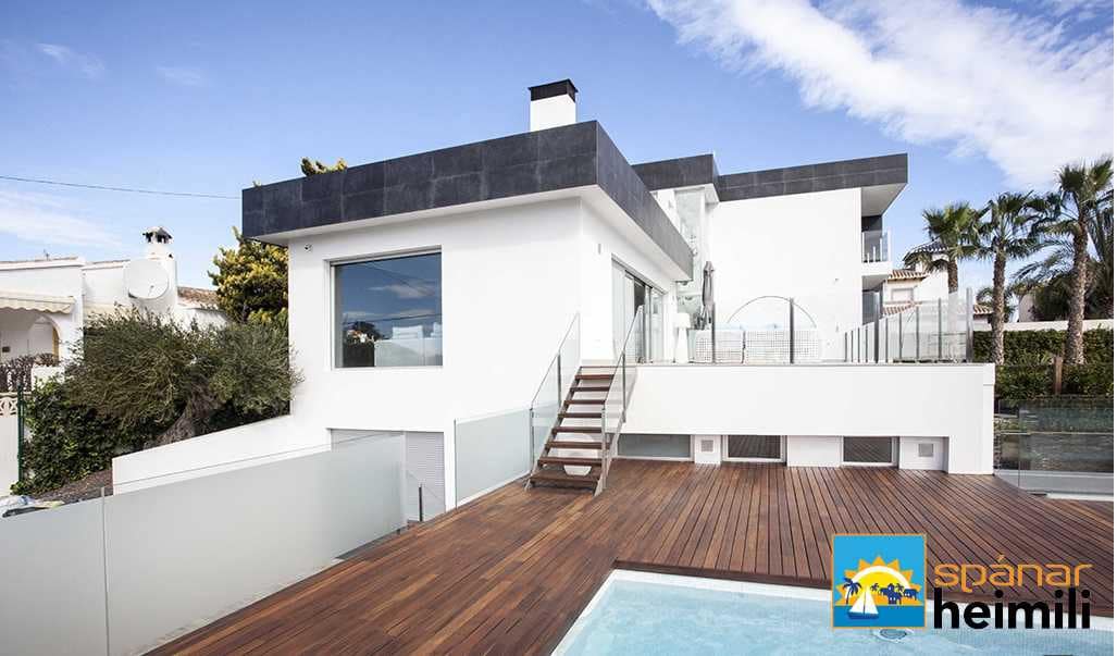 3 bedroom Villa for sale in Playa Flamenca with pool - € 2,500,000 (Ref: 9404216)