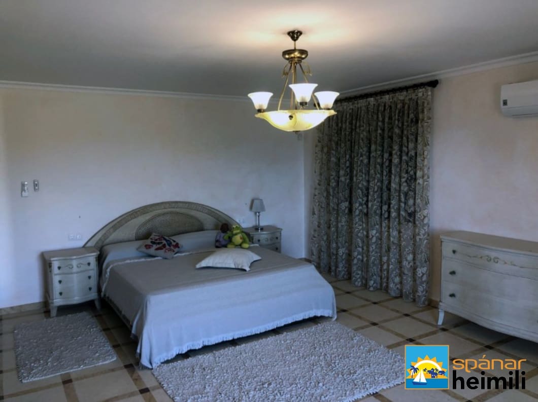 5 bedroom Villa for sale in Cabo Roig with pool - € 1,850,000 (Ref: 9404222)