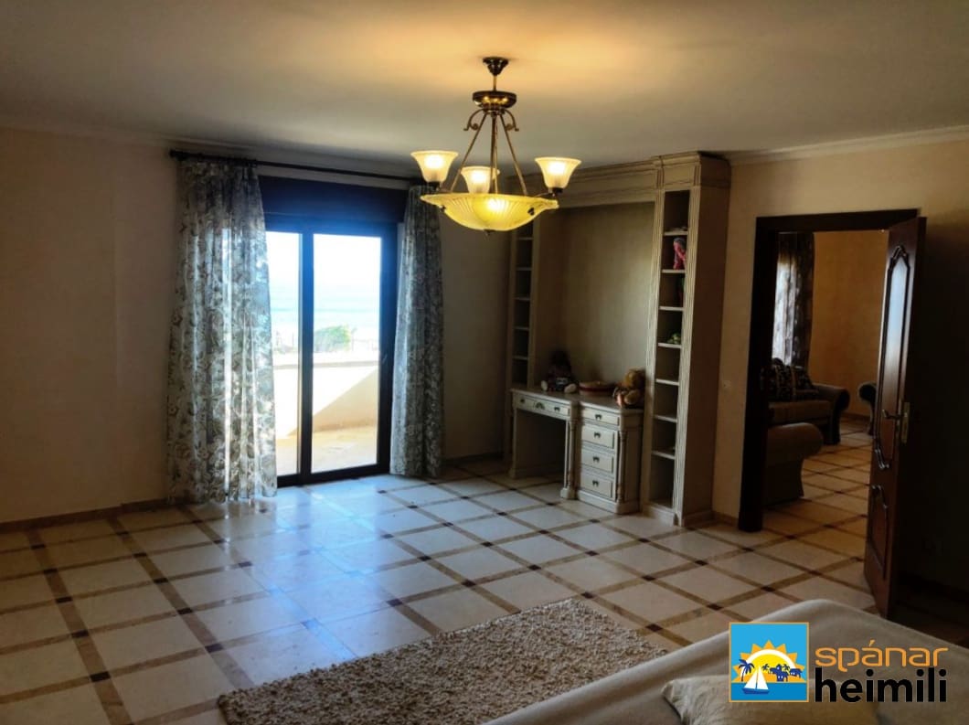 5 bedroom Villa for sale in Cabo Roig with pool - € 1,850,000 (Ref: 9404222)