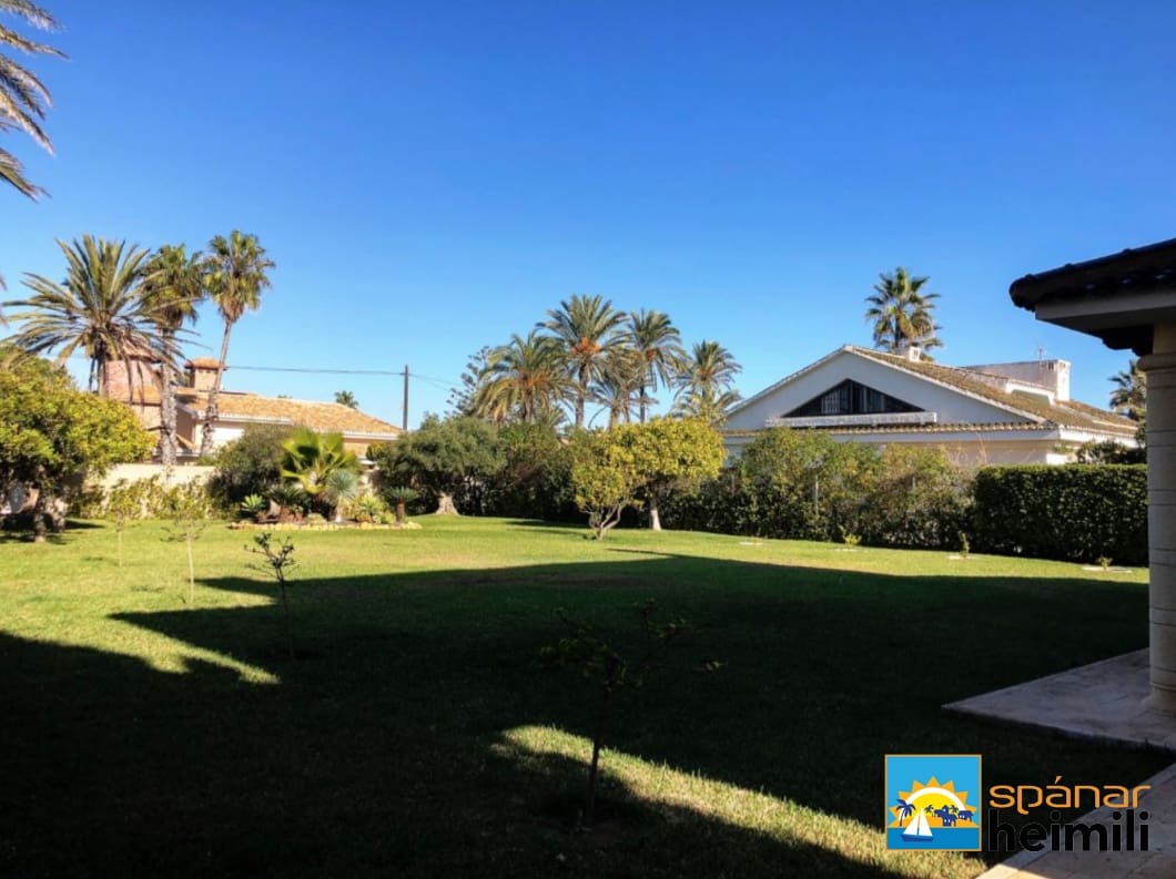 5 bedroom Villa for sale in Cabo Roig with pool - € 1,850,000 (Ref: 9404222)