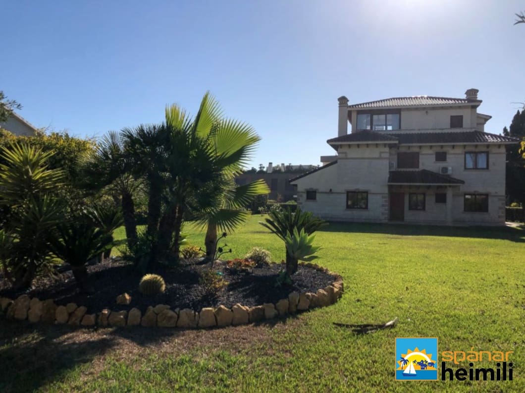 5 bedroom Villa for sale in Cabo Roig with pool - € 1,850,000 (Ref: 9404222)