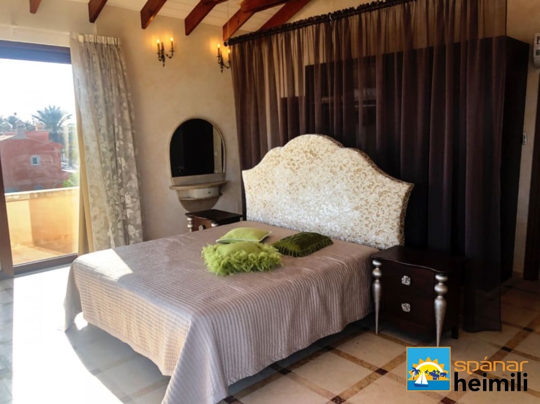 5 bedroom Villa for sale in Cabo Roig with pool - € 1,850,000 (Ref: 9404222)