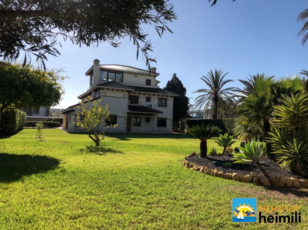 5 bedroom Villa for sale in Cabo Roig with pool - € 1,850,000 (Ref: 9404222)