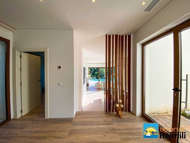 3 bedroom Villa for sale in Las Colinas Golf, Orihuela with pool - € 649,000 (Ref: 9404223)