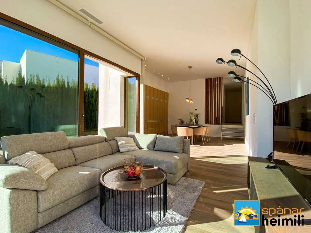 3 bedroom Villa for sale in Las Colinas Golf with pool - € 649,000 (Ref: 9404223)