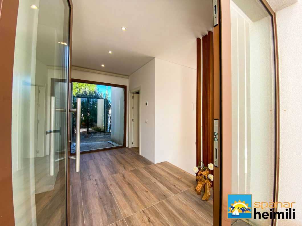 3 bedroom Villa for sale in Las Colinas Golf with pool - € 649,000 (Ref: 9404223)