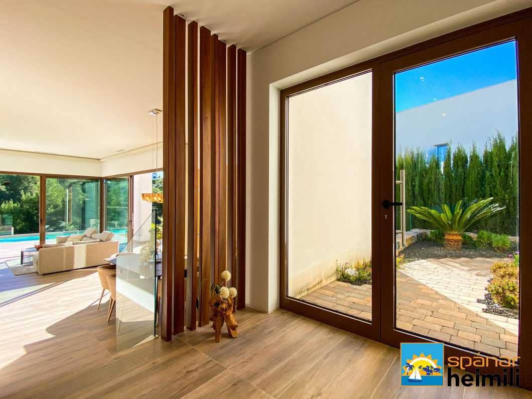 3 bedroom Villa for sale in Las Colinas Golf with pool - € 649,000 (Ref: 9404223)