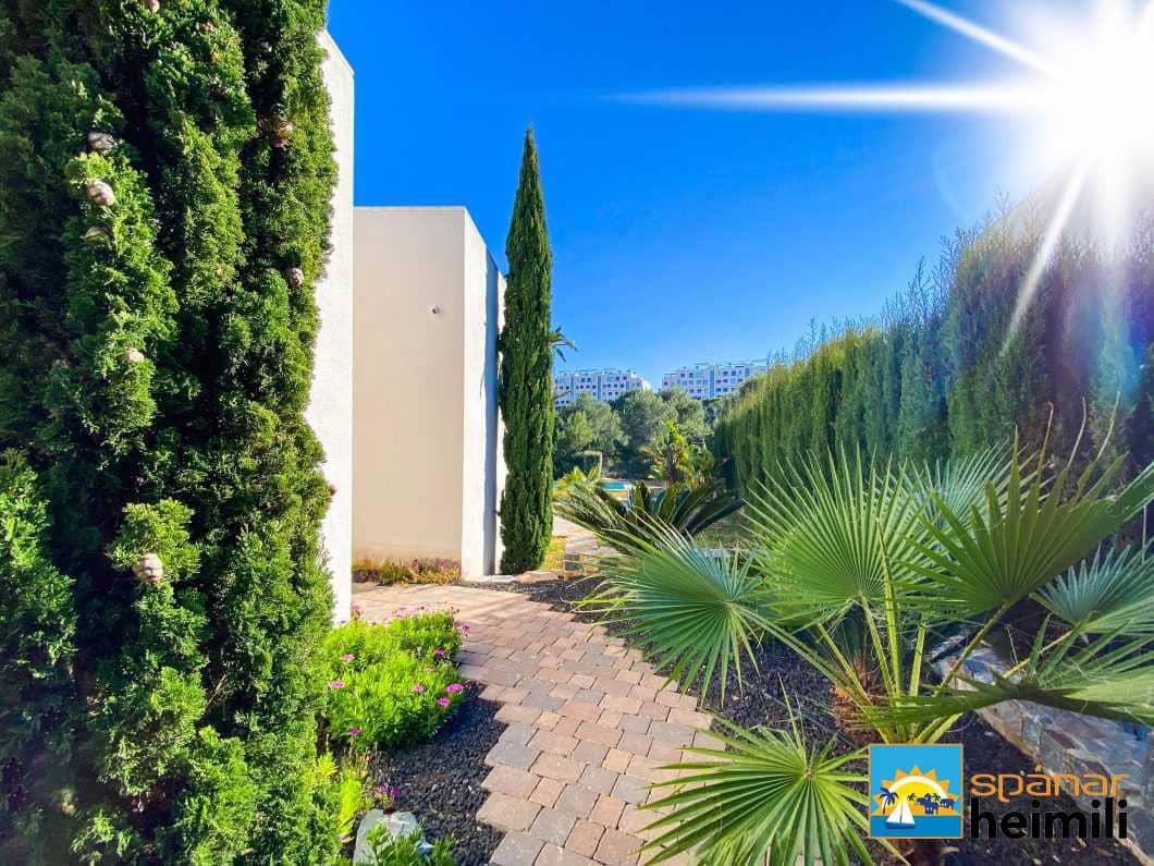 3 bedroom Villa for sale in Las Colinas Golf with pool - € 649,000 (Ref: 9404223)