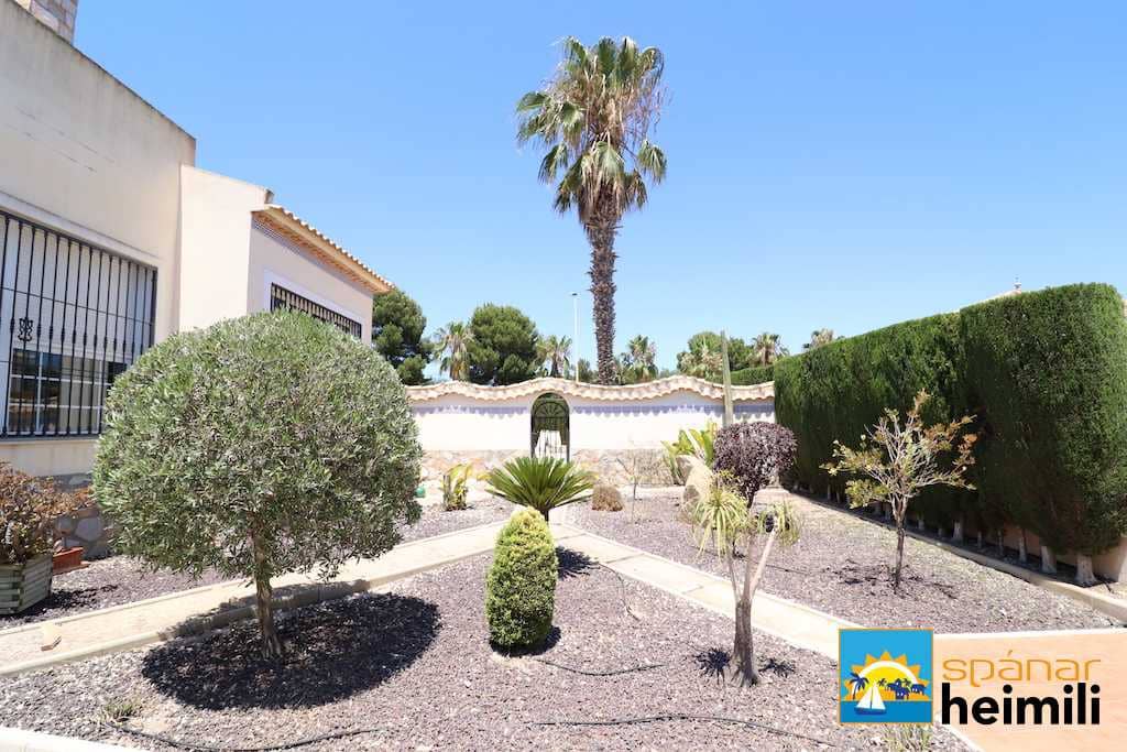 3 bedroom Villa for sale in Las Ramblas Golf with pool - € 555,000 (Ref: 9404231)