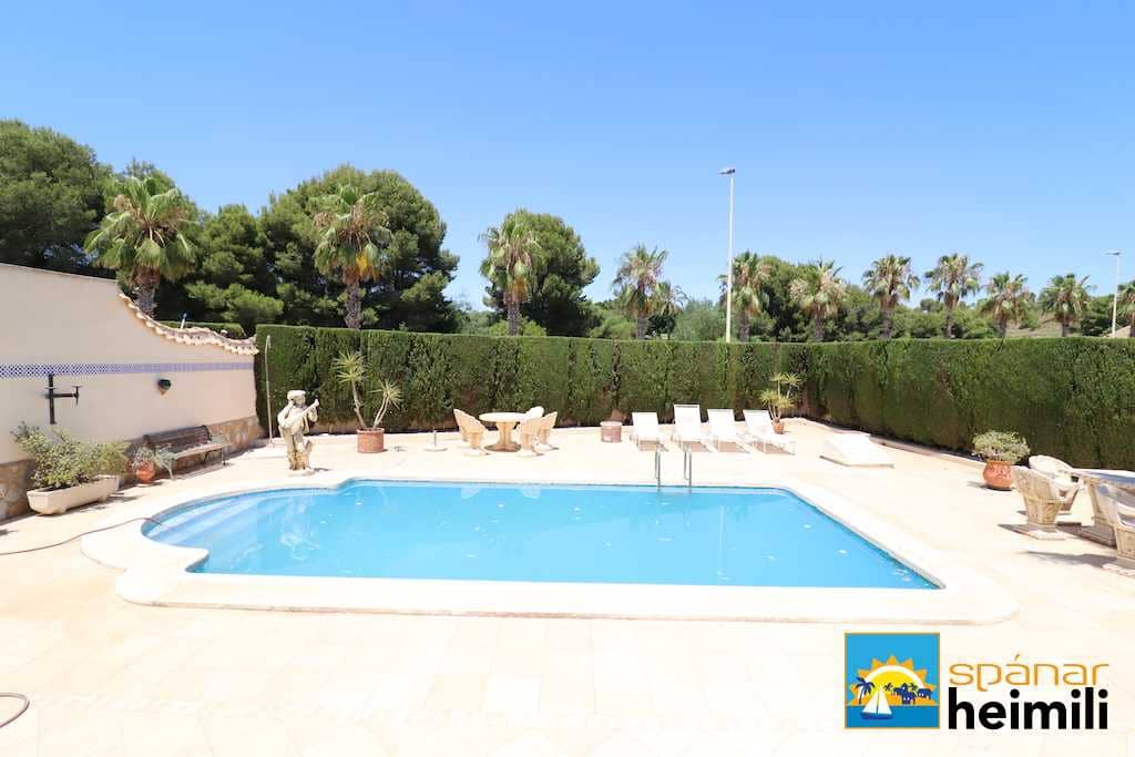 3 bedroom Villa for sale in Las Ramblas Golf with pool - € 555,000 (Ref: 9404231)