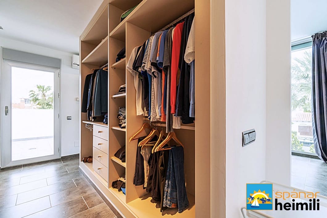 5 bedroom Villa for sale in Cabo Roig with pool - € 1,180,000 (Ref: 9404241)