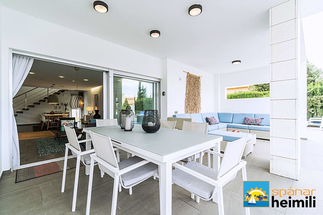 5 bedroom Villa for sale in Cabo Roig with pool - € 1,180,000 (Ref: 9404241)