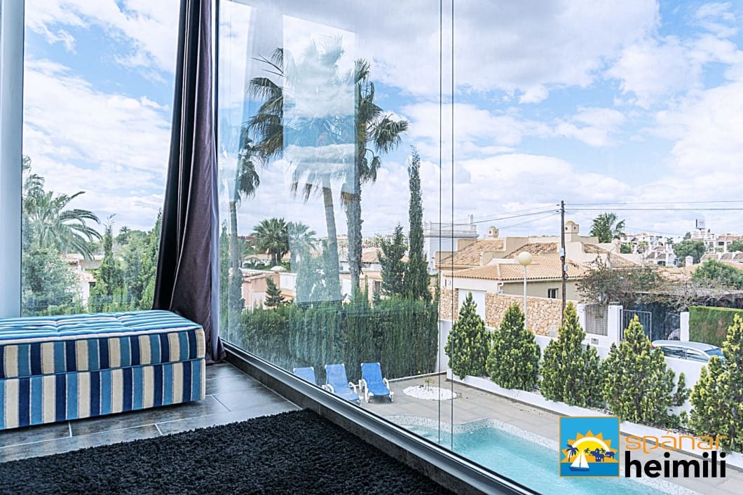 5 bedroom Villa for sale in Cabo Roig with pool - € 1,180,000 (Ref: 9404241)