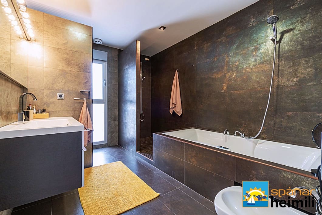 5 bedroom Villa for sale in Cabo Roig with pool - € 1,180,000 (Ref: 9404241)