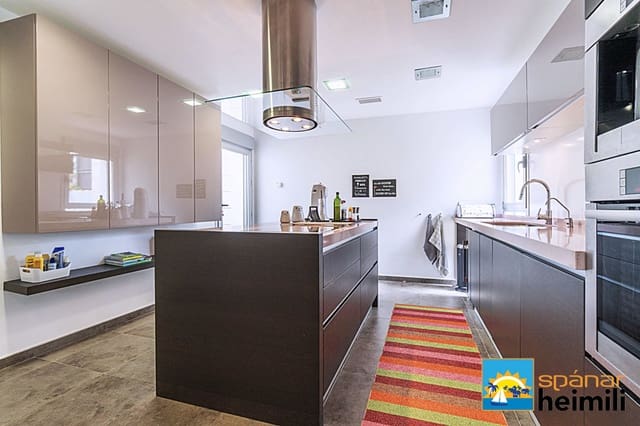 5 bedroom Villa for sale in Cabo Roig, Orihuela with pool - € 1,180,000 (Ref: 9404241)