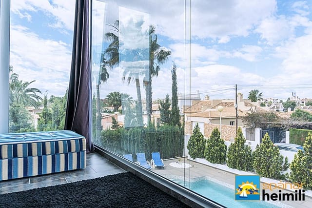 5 bedroom Villa for sale in Cabo Roig, Orihuela with pool - € 1,180,000 (Ref: 9404241)