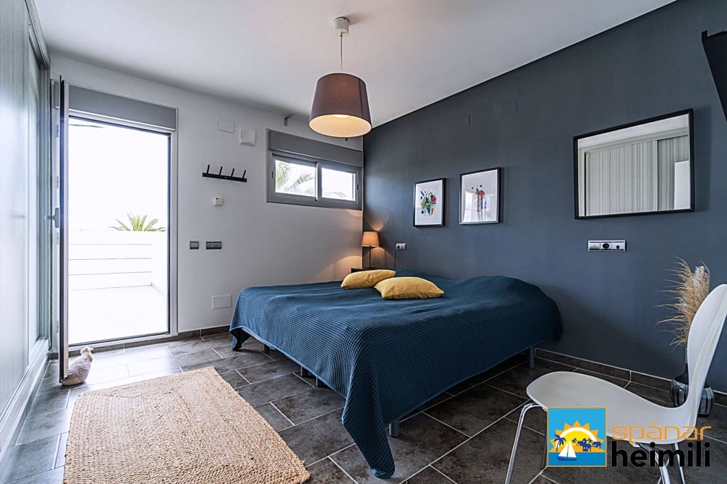 5 bedroom Villa for sale in Cabo Roig with pool - € 1,180,000 (Ref: 9404241)