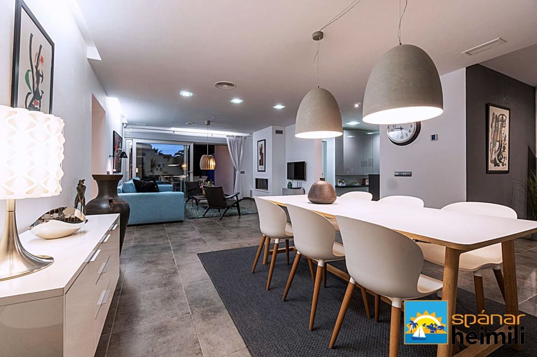 5 bedroom Villa for sale in Cabo Roig with pool - € 1,180,000 (Ref: 9404241)