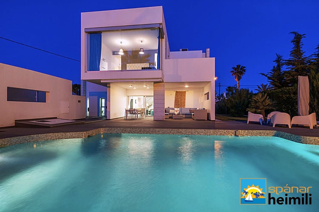 5 bedroom Villa for sale in Cabo Roig with pool - € 1,180,000 (Ref: 9404241)