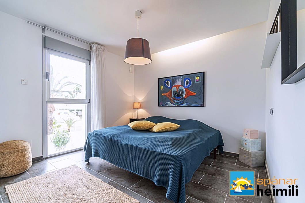 5 bedroom Villa for sale in Cabo Roig with pool - € 1,180,000 (Ref: 9404241)